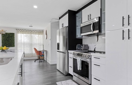 Palm Beach - West Palm Beach House | Modern Chic Home 5 mins to Downtown and Shopping ,10 mins to White Sandy Beaches