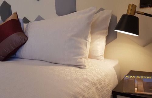 Hengchun Apartment | MODERN CHIC NEW APARTMENT close to great food, beach, A/C, balcony views, wi/fi.