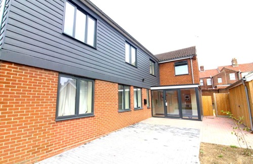 Norwich Apartment | Modern City Home with 5 Ensuites and Private Parking! Perfect for Working teams