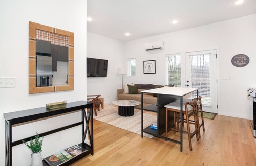 Knoxville Apartment | Modern Cityscape - Downtown Knoxville