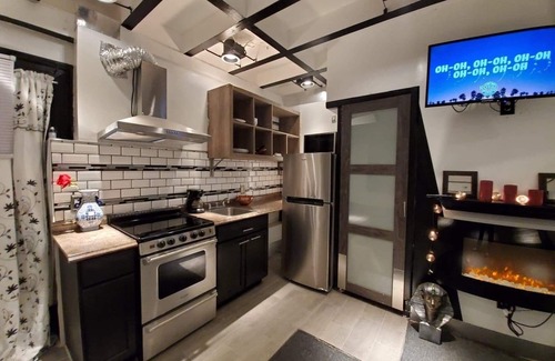 Camden Apartment | Modern Classic Suite in Downtown Camden