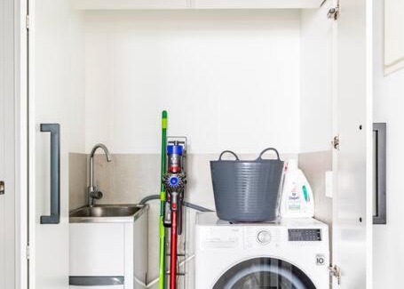 Clayton South Apartment | Modern Clayton apartment close to uni and hosptial