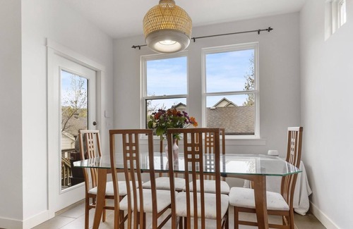 Langley House | MODERN CLEAN HOME IN HISTORICAL FORT LANGLEY