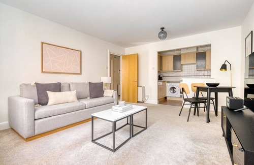 Barbican Apartment | Modern Clerkenwell 1BR w/Private Terrace, near Barbican, by Blueground