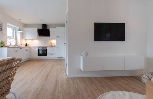 Mildstedt Apartment | Modern coastal hut #1 in beach house style