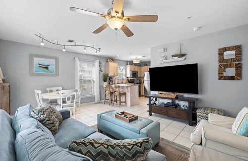 Seagrove Beach Condo | Modern coastal 1st floor 30A unit w/walkability to restaurants & beach!