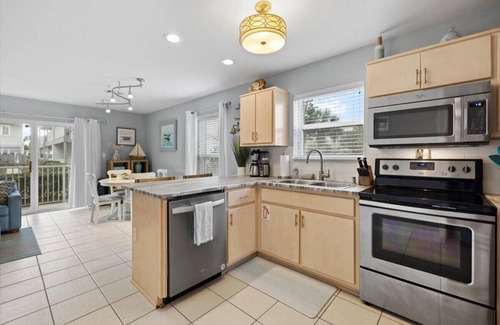 Seagrove Beach Condo | Modern coastal 1st floor 30A unit w/walkability to restaurants & beach!