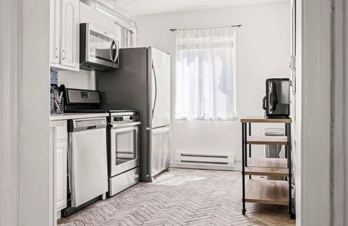 West Colfax Apartment | Modern Comfort | King Beds | Walk to Sloan’s Lake