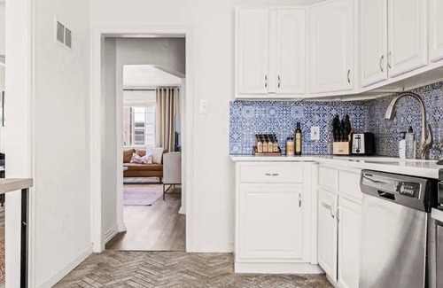 West Colfax Apartment | Modern Comfort | King Beds | Walk to Sloan’s Lake
