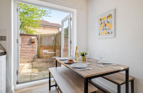 Milton Keynes Apartment | Modern & comfortable 4 bed house