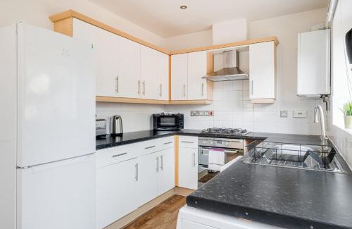 Milton Keynes Apartment | Modern & comfortable 4 bed house