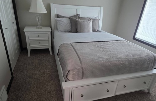 Fargo House | Modern Comfortable, spacious 4-bedroom building in lovely Fargo