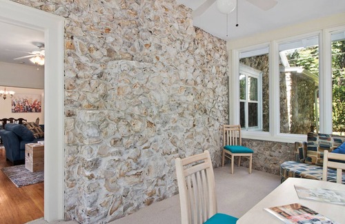 Gainesville House | Modern Comforts in a Vintage Home near U. F.