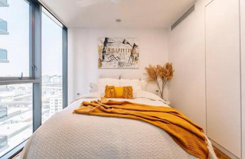 South Brisbane Apartment | Modern Compact Studio Separate Bathroom