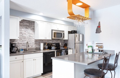 Bartlett Condo | Modern condo - Amazing Mtn Views & mins to many local attractions!