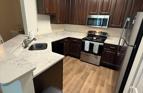 South Kingstown Condo | Modern Condo close to beaches with pool, walkable restaurants and brewery