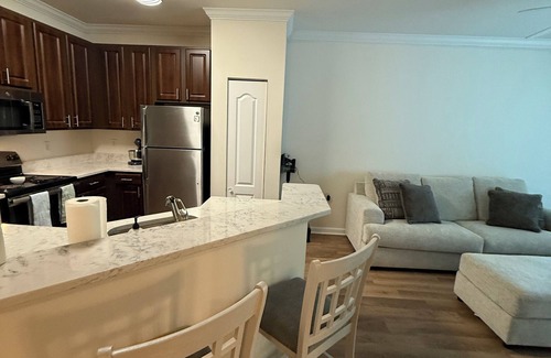 South Kingstown Condo | Modern Condo close to beaches with pool, walkable restaurants and brewery