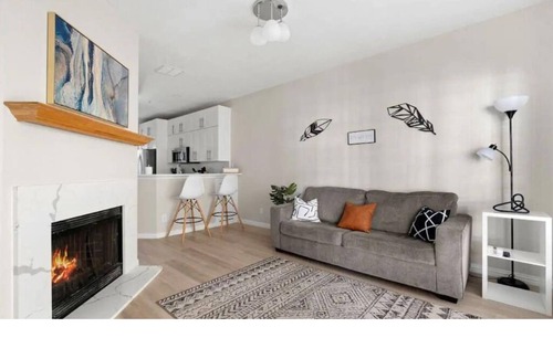 Dallas Apartment | Modern Condo/Pool/balcony/Gated/Pets!