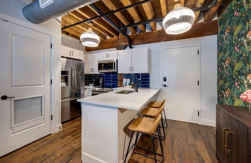 Nashville Condo | Modern Condo-Pool/Gym-5min DT-Sleeps 4-Honky Tonks