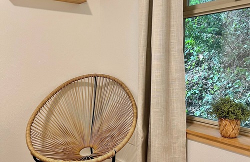 Portland Heights Condo | Modern condo with Mt Hood views near OHSU