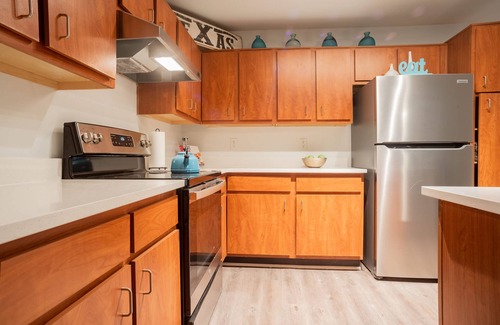 West Campus Apartment | Modern Condo With Pool, Gym, Workspaces & BBQ