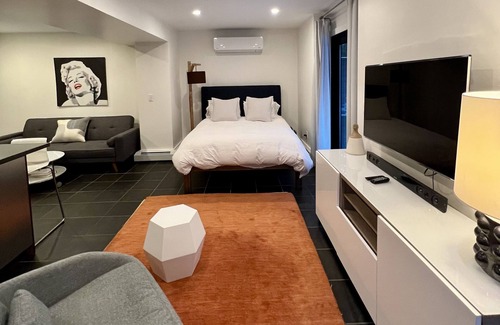 Dorchester Apartment | Modern cool, and spacious apartment. 5 minutes walk to the subway.