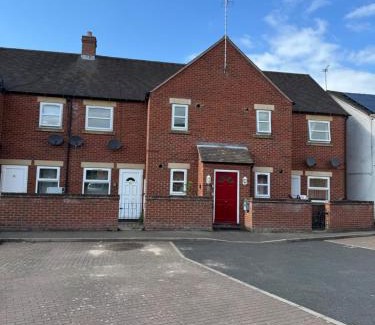Market Drayton Apartment | Modern cosy sleeps 5 ground floor central MD