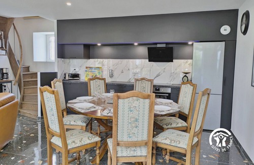 Louverne Apartment | Modern cottage in Louverné, sleeps 6-8, pets allowed, parking