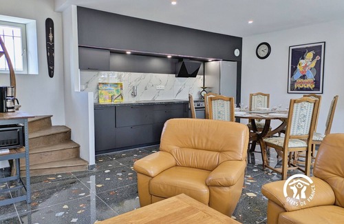 Louverne Apartment | Modern cottage in Louverné, sleeps 6-8, pets allowed, parking