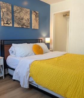 Mosswood House | Modern Cottage near many conveniences