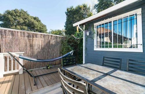 Mosswood House | Modern Cottage near many conveniences