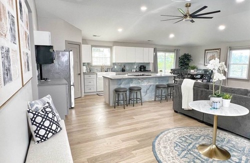 Belle Mina House | Modern Country Retreat 4BR/3BA Fire Pit Fame Room