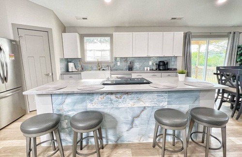Belle Mina House | Modern Country Retreat 4BR/3BA Fire Pit Fame Room