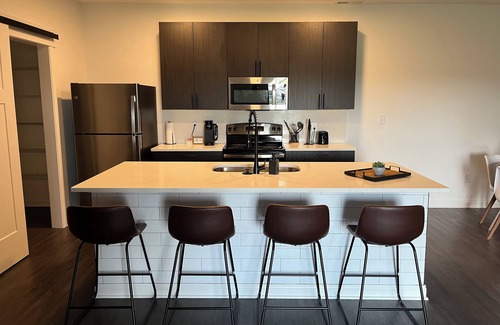 Whitestown Apartment | Modern Cozy 2-bdrm 2-bath Escape