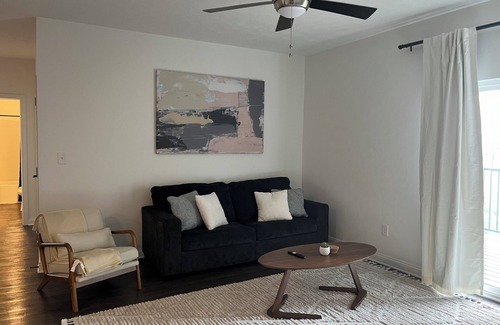 Whitestown Apartment | Modern Cozy 2-bdrm 2-bath Escape