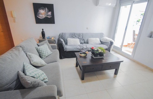Campos Eliseos Apartment | Modern Cozy Apartment Near Beach and Museum, Sleeps 6, Airport Bus, Málaga