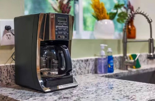 Tucker Apartment | Modern & Cozy Basement Apartment Minutes to Duluth