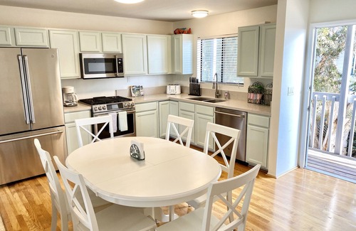 Carpinteria Apartment | Modern & Cozy Gem ~ Walk to the Beach ~ Queen Beds
