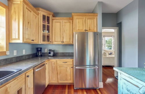 Crosby House | Modern & cozy - sleeps 12! Right at Trailhead