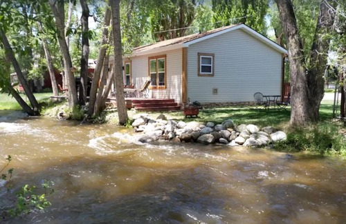 Buena Vista House | Modern Creekside Cottage