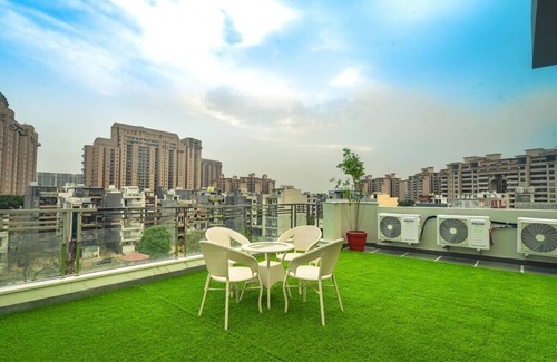 DLF City Apartment | Modern cyber retreat with Gym