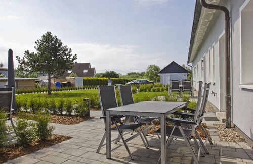 Gross Zicker Apartment | Modern vacation apartment with private terrace - Haus Inselwind FeWo MEERsalz
