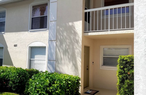Naples Condo | Modern Deco Condo in Naples, Bershire lakes community pools heated tennis