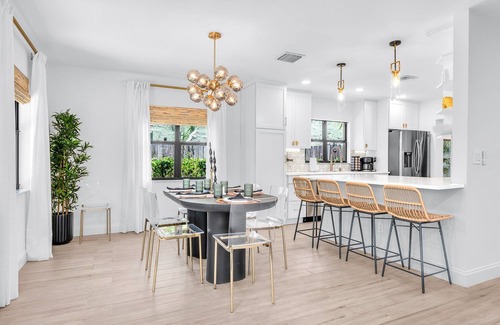 West Palm Beach House | Modern Deluxe Palm Beach Coco Villa & Pool Bar!