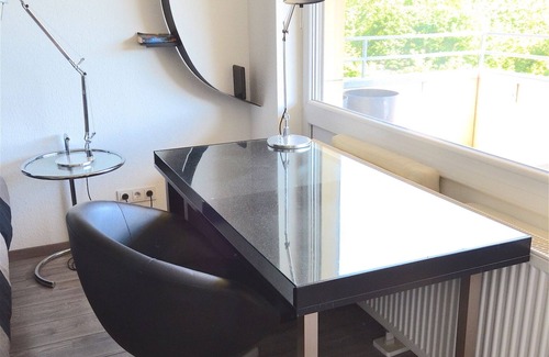 Kranichstein Apartment | Modern designer studio with great forest view and excellent transport links
