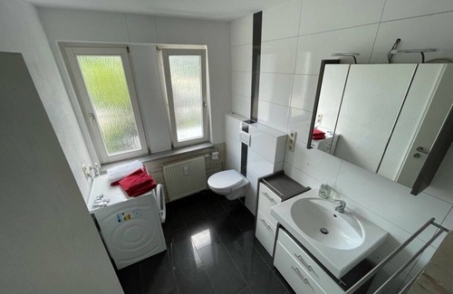 Engen Condo | Modern double rooms with TV, WiFi, shared bathroom and kitchen