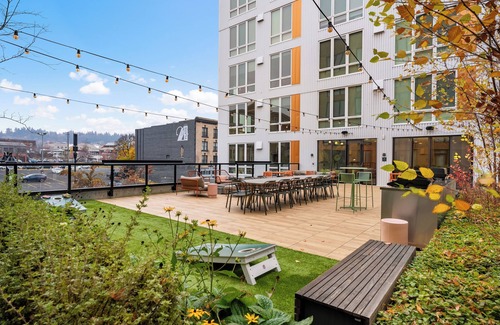 Riverside Apartment | Modern Downtown Getaway - Steps from Attractions!