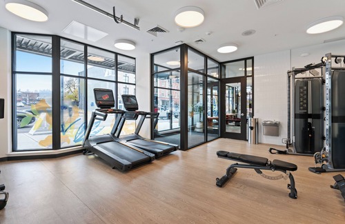 Riverside Apartment | Modern Downtown Getaway - Steps from Attractions!