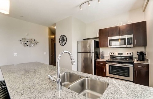 Scioto Mile Apartment | Modern Downtown Luxury Apartment w/View