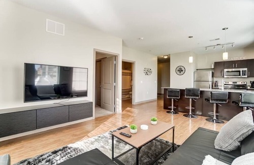 Scioto Mile Apartment | Modern Downtown Luxury Apartment w/View